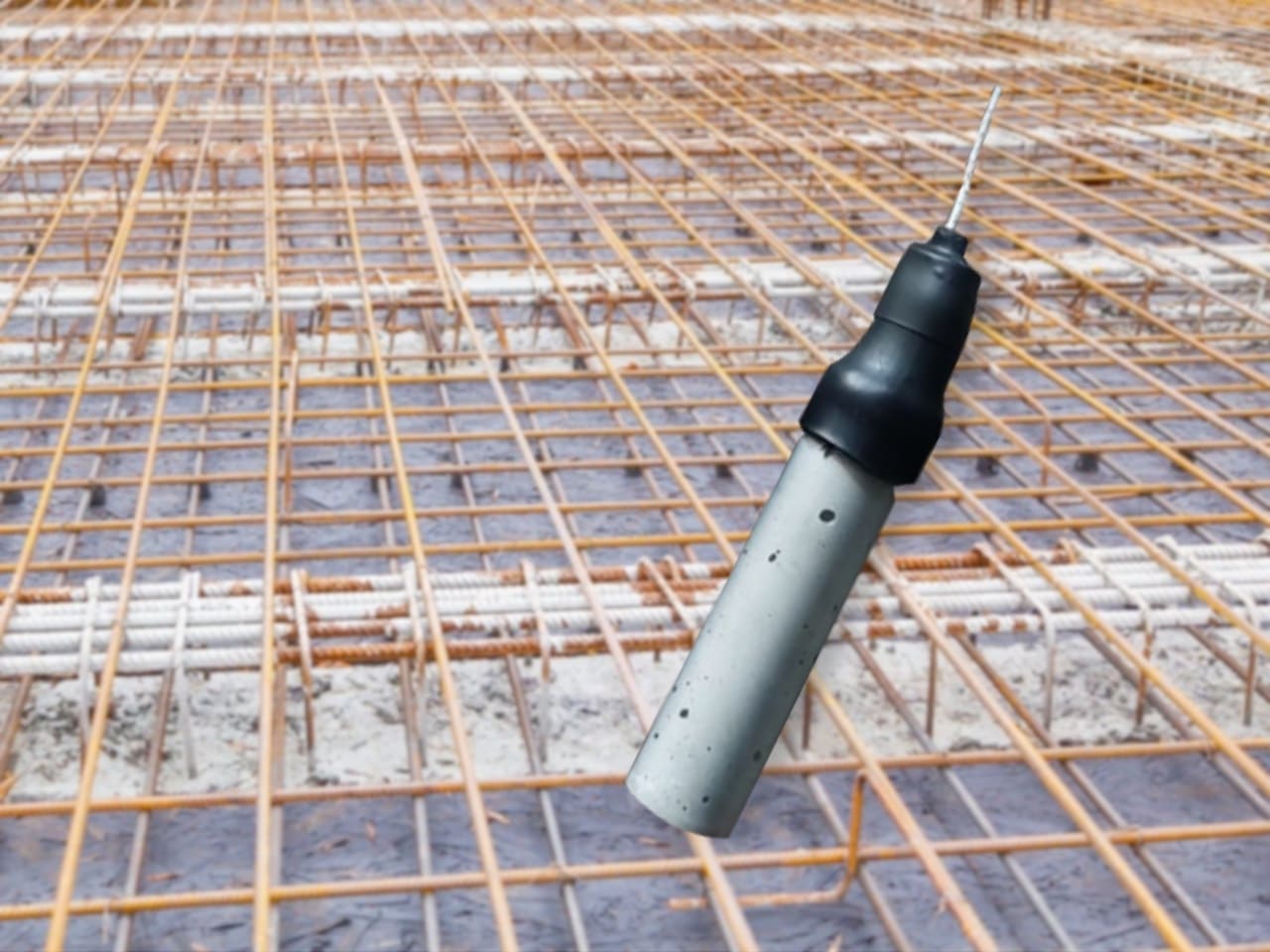 Electrodo de referencia de Witeklab W-S-RE para la medida y monitorización del potencial de corrosión en hormigón armado